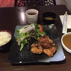 Ichiraku Japanese Noodle Bar - Karaage curry with rice and miso. I asked them to separate the curry, cause I want my chicken to be crispy :) itadakimas!