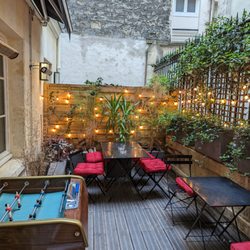 Hôtel Basss - Outdoor patio