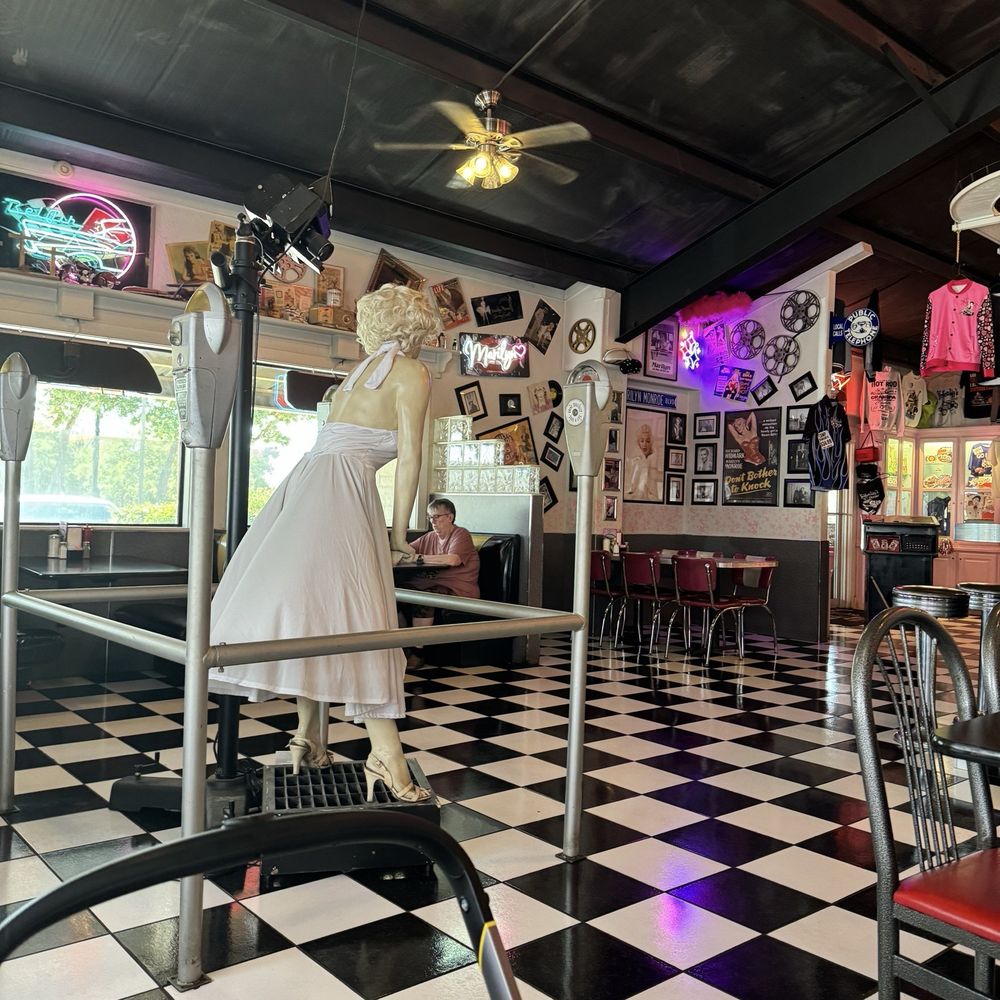 Yesterday's 50's Diner - American Near Me - Bridgeport, Texas Yesterday's 50's Diner - American Near Me - Bridgeport, Texas