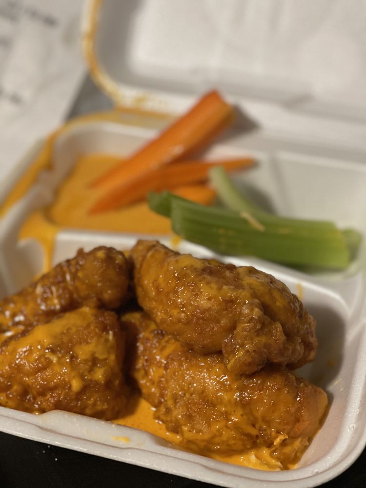 BUFFALO WING STAR LINDA VISTA Updated October 2024 246 Photos