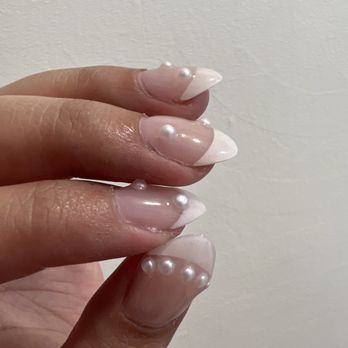 Diamond Nails - Nail Salons Near Me - Honolulu, Hawaii