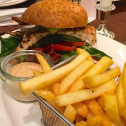 Cafe Petrine - Kyllingeburger