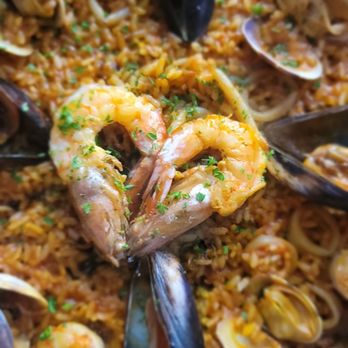 Dos Besos - Seafood paella - Spanish Near Me - Pasadena, California