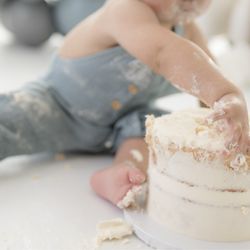 Liz Viernes Photography - Cake Smash