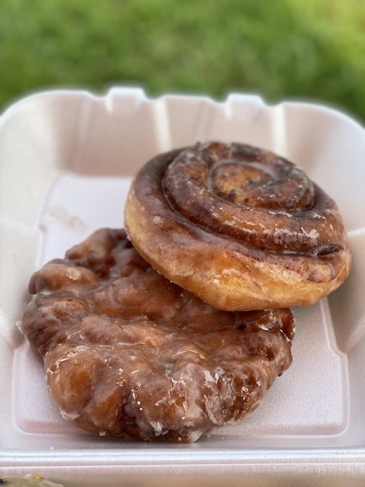 Donut Palace Logo