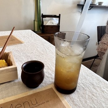 à la maison by MAnYU Flowers - Peach puree and umekobucha sparkly - Florists Near Me - Honolulu, Hawaii
