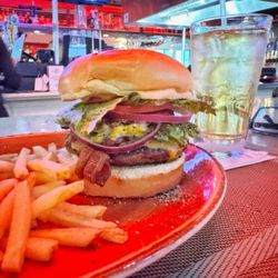 Cosmos Bar & Grill - Bacon avocado burger