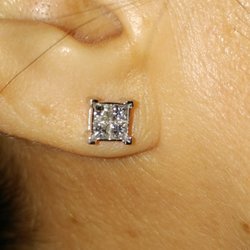 Milano Diamond Gallery R.L. - Princess cut diamond earrings.