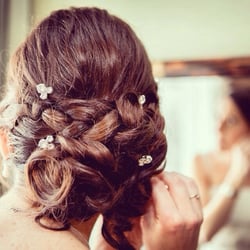 Le Petit Salon - Recogido novia y maquillaje