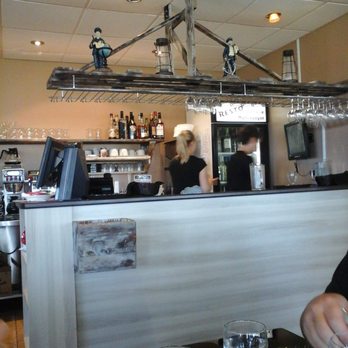 Poissonnerie Aux Escoumins - Le bar - Seafood Near Me - Les Escoumins, Quebec
