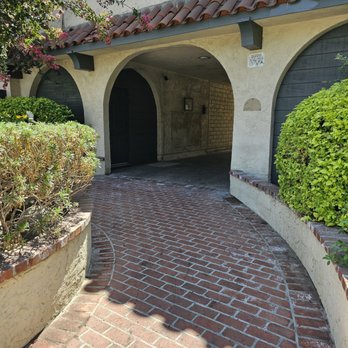 Sauer Properties - The main entrance and the entrance of the parking do not have any gate or security, not camaras, not landlord - Property Management Near Me - North Hollywood, California Sauer Properties - The main entrance and the entrance of the parking do not have any gate or security, not camaras, not landlord - Property Management Near Me - North Hollywood, California