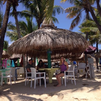Gilbert's Resort - Amazing tables right there in the sand at the water - Resorts Near Me - Key Largo, Florida Gilbert's Resort - Amazing tables right there in the sand at the water - Resorts Near Me - Key Largo, Florida