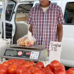 Meyers Mountain Market - Friendly farmers!