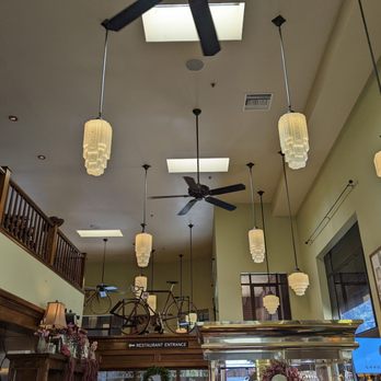 Linn's Restaurant - American Near Me - Cambria, California Linn's Restaurant - American Near Me - Cambria, California