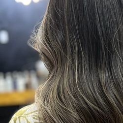 Ro Hair Designs - Express Baby Highlights to break base as well as brightening the previous highlights with added gloss service.