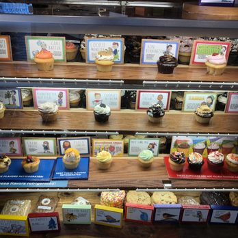 Molly's Cupcakes - Desserts Near Me - Chicago, Illinois