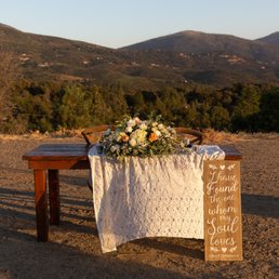 Sweetheart table arrangement