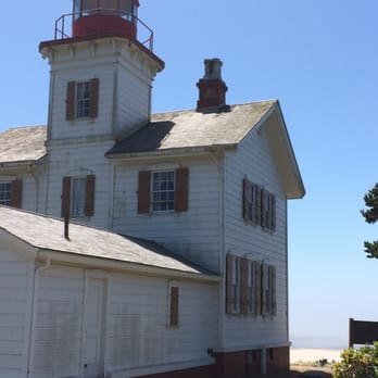 Yaquina Bay Lighthouse - Lighthouse - Landmarks & Historical Buildings Near Me - Newport, Oregon