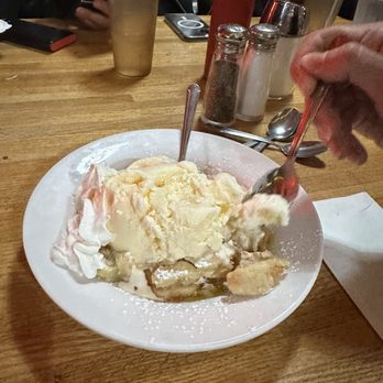 Tiger Bar & Cafe - apple pie a la mode - Bars Near Me - June Lake, California Tiger Bar & Cafe - apple pie a la mode - Bars Near Me - June Lake, California
