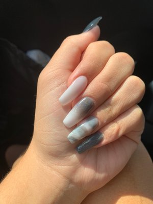 AT Nails by null
