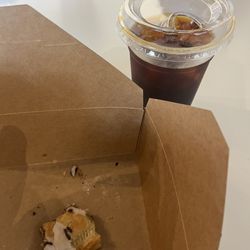 Aromas Uptown - Cold brew coffee & pop tart