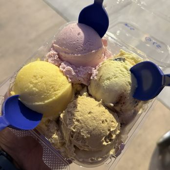 Handel's Homemade Ice Cream - 4 Scoop Sampler Monkey Business  Graham Central Station Strawberry Mango - Ice Cream & Frozen Yogurt Near Me - Glendora, California