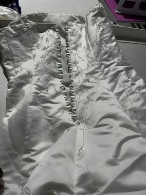 Alteration - Sometime we find pieces we like but need some changes/adjustment to make it perfect for us. Alterations make this possible.