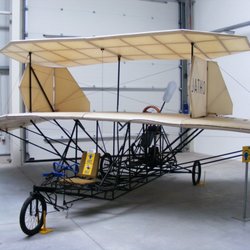 Luftfahrt Museum - Nachbau eines frühen Doppeldeckers