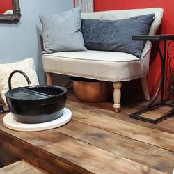 Tisa at Happy Hedz - Pedicure throne is waiting for you.
