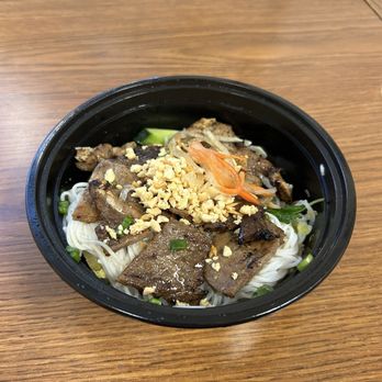 Pho Lynn - Grilled Pork Vermicelli Bowl (Bun Thit Heo Nuong) - Vietnamese Near Me - San Jose, California Pho Lynn - Grilled Pork Vermicelli Bowl (Bun Thit Heo Nuong) - Vietnamese Near Me - San Jose, California