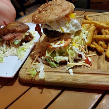 Q'Kenan Restaurant - The patacon and the marachucha style hamburger - Venezuelan Near Me - Orlando, Florida Q'Kenan Restaurant - The patacon and the marachucha style hamburger - Venezuelan Near Me - Orlando, Florida