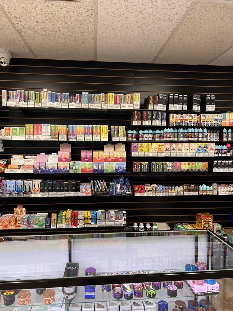 SMOKERS HIDEOUT AUSTIN Tobacco Shop in Austin, Texas at 719 W William Cannon Dr 10 Photos