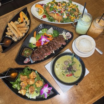 Silk Thai Cuisine - Crying Tiger, The Rainbow, Green Curry, Thai Ice Tea, green milk tea - Thai Near Me - Huntington Beach, California Silk Thai Cuisine - Crying Tiger, The Rainbow, Green Curry, Thai Ice Tea, green milk tea - Thai Near Me - Huntington Beach, California