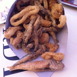 Cervecería Freiduría Montesión - Frito variado recién hecho. #detapaspor #SevillaHoy