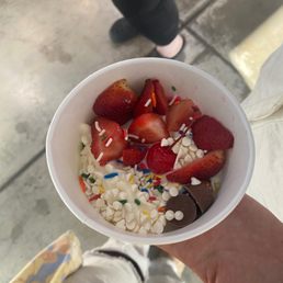 Cake Batter frozen yogurt, mini white chocolate chips, rainbow sprinkles, strawberries, and mini Reese cups Cake Batter frozen yogurt, mini white chocolate chips, rainbow sprinkles, strawberries, and mini Reese cups