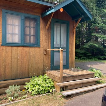 Mangy Moose Trailside Lodge - Adorable outside!  Nice flower beds. - Hotels Near Me - Grand Marais, Minnesota