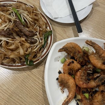 Hay Yue Restaurant - beef chow fun and deep fried shrimp - Dim Sum Near Me - Oakland, California Hay Yue Restaurant - beef chow fun and deep fried shrimp - Dim Sum Near Me - Oakland, California