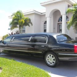Starlite Limousines - Celebrate your wedding day with our Luxury Limousines.
