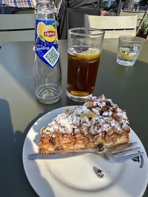 Café Restaurant De Ysbreeker by null