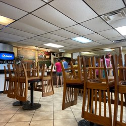 Bill & Ruth's Subs and Salads - Dining room
