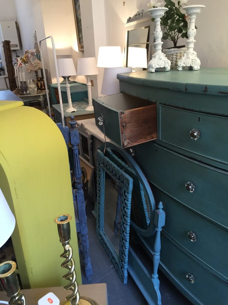 CHOUCHOU CHATEAU 27 Old Dumbarton Road, Glasgow, United Kingdom