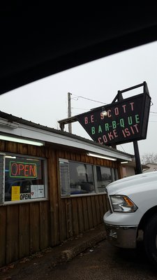 B.E. SCOTTS BBQ by null