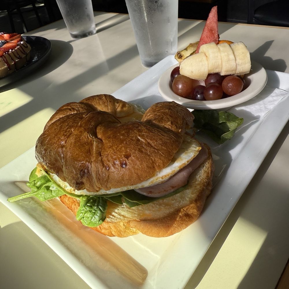 Breakfast Croissant Breakfast Sandwich*