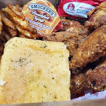 Swagg-N-Wagon - 6 piece wings, waffle fries, corn bread. - Food Trucks Near Me - Federal Way , Washington Swagg-N-Wagon - 6 piece wings, waffle fries, corn bread. - Food Trucks Near Me - Federal Way , Washington