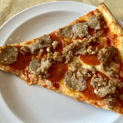Vittorios Pizzeria & Restaurant - Slice w sausage & pepperoni