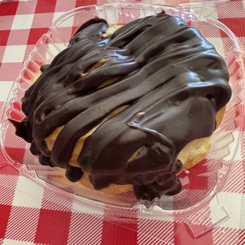 Kitchen Roselli - Cream puff - Italian Near Me - East Bend, North Carolina
