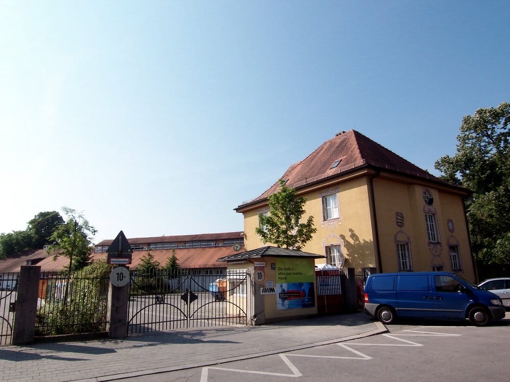HALLE 2 - DAS GEBRAUCHTWARENKAUFHAUS DER STADT - Updated January 2026