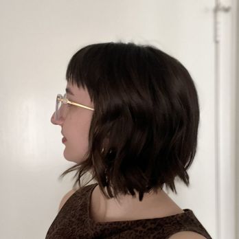 Pretty Up Salon - Wavy blunt bob with textured bangs - Hair Stylists Near Me - San Fernando Valley, California Pretty Up Salon - Wavy blunt bob with textured bangs - Hair Stylists Near Me - San Fernando Valley, California