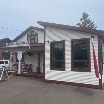 Siskowit Farmhouse - the outside of the building - Burgers Near Me - Cornucopia, Wisconsin