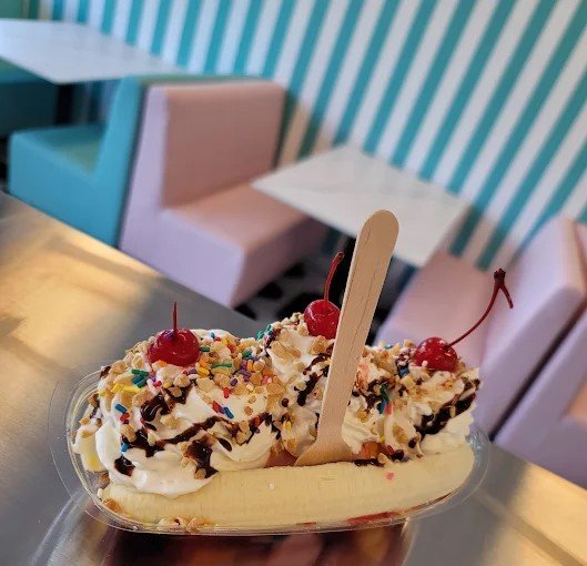 Swirls & Scoops Logo